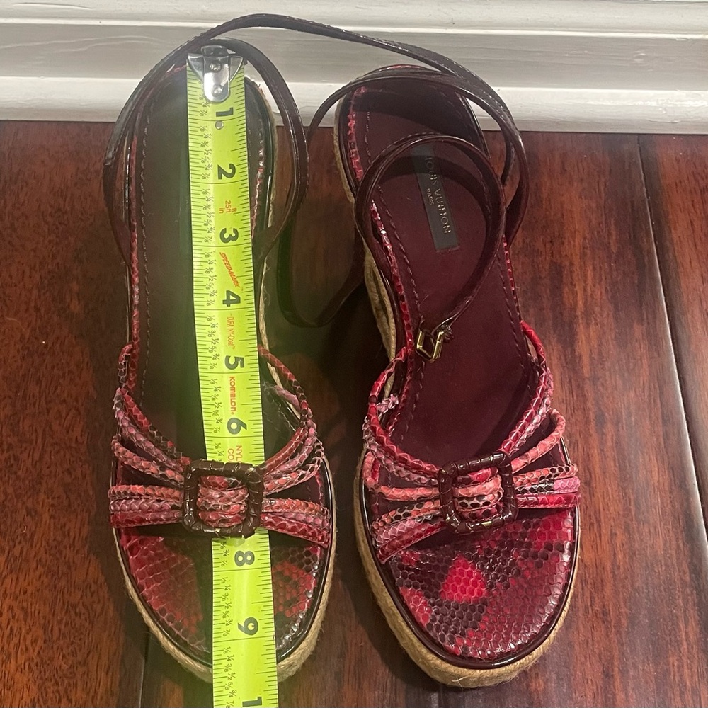 Louis Vuitton Reba Authentic Vintage Burgundy Snake Skin WEDGE Python Sandals - Picture 5 of 9